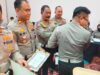 Ungkap Kasus Tabrak Lari, Kasat Lantas Ngawi AKP Djoko Terima Penghargaan 
