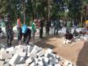 Wujud Kebersamaan, Babinsa Ngawi dan Warga Gotong Royong Kerja Bakti Perbaiki Jalan di Lingkungan