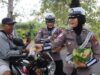 Polwan Polres Bondowoso Berbagi Minuman, Suasana Antrian BBM di SPBU Jadi Segar
