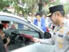 Dorong Semangat Nasionalisme, Kapolres Bangkalan Bagi - bagi Bendera Merah Putih