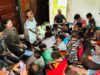 Polri Tanamkan Semangat Belajar kepada Anak-Anak di Kampung Yunad Melalui Pendekatan Humanis