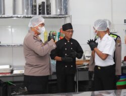 Tim Dokkes Polres Magetan Pastikan Menu Sehat dan Bergizi di SPPG Polres Magetan 2 Poncol Tim Dokkes Polres Magetan Pastikan Menu Sehat dan Bergizi di SPPG Polres Magetan 2 Poncol