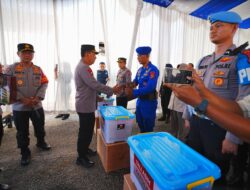 Kapolri Beri Motivasi dan Apresiasi kepada Anggota Polri Terdampak Bencana di Sumbar Kapolri Beri Motivasi dan Apresiasi kepada Anggota Polri Terdampak Bencana di Sumbar