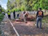 Pohon Tumbang Tutup Jalur Sarangan–Cemorosewu, Polisi Bersama BPBD dan Warga Gerak Cepat Lakukan Evakuasi