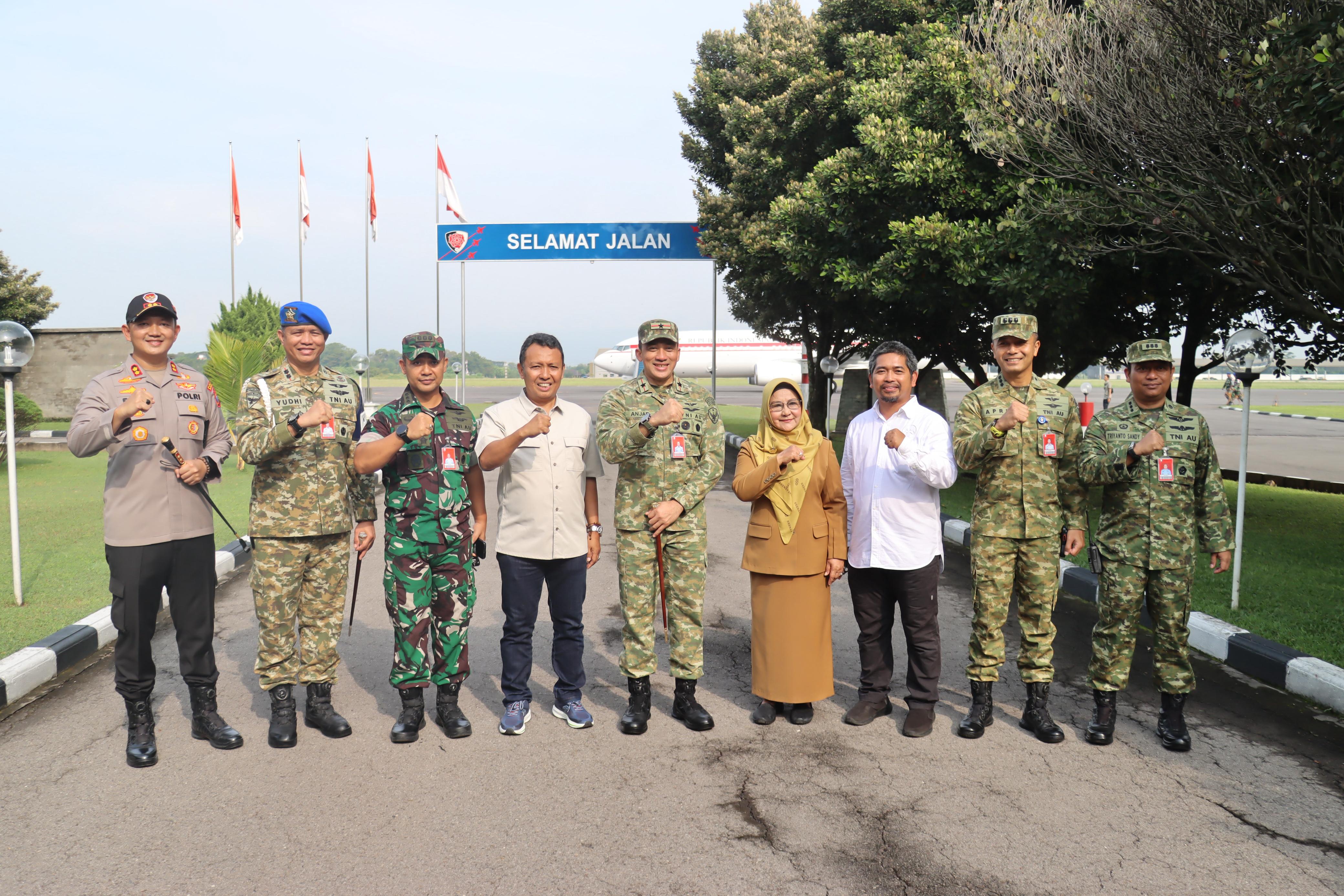 Kapolres dan Bupati Magetan Sambut Kedatangan Presiden Prabowo Transit di Lanud Iswahjudi, Pengamanan Disiagakan Penuh IMG-20260516-WA0086